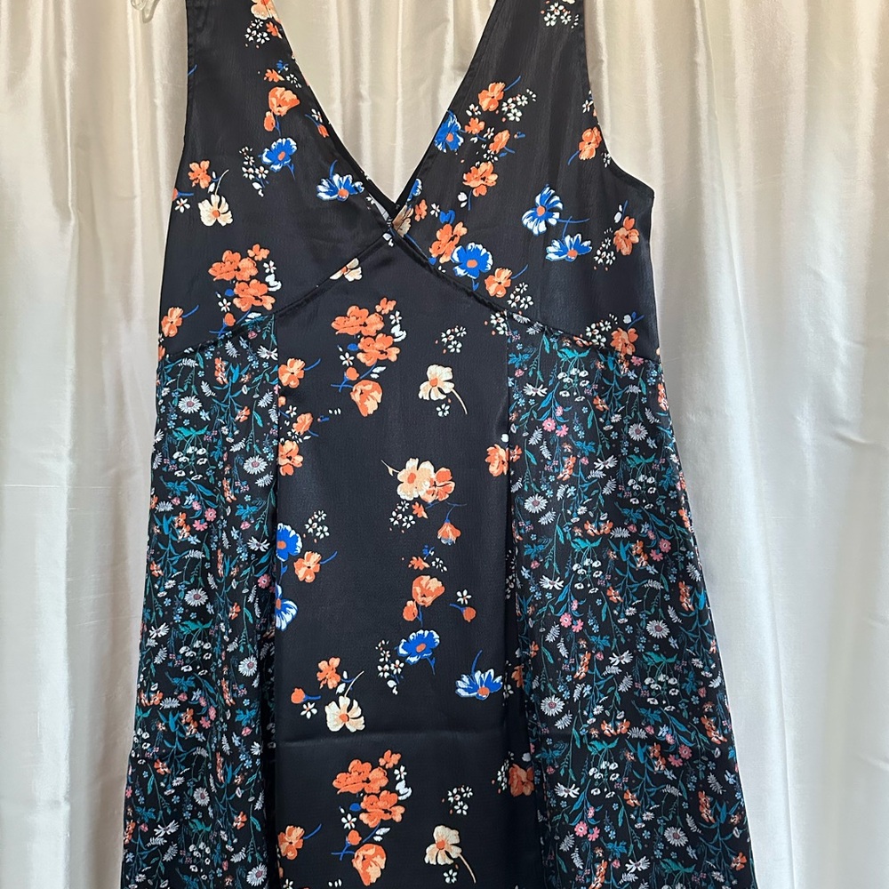 NASTY GAL Floral Satin v neck Sleeveless MiniDress - Black w great color pops. - Picture 13 of 16